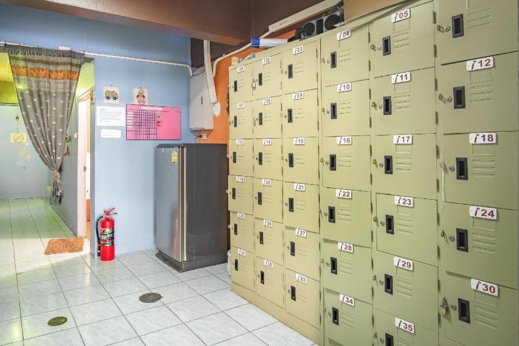 Oyo 586 I Hostel Phuket Luaran gambar