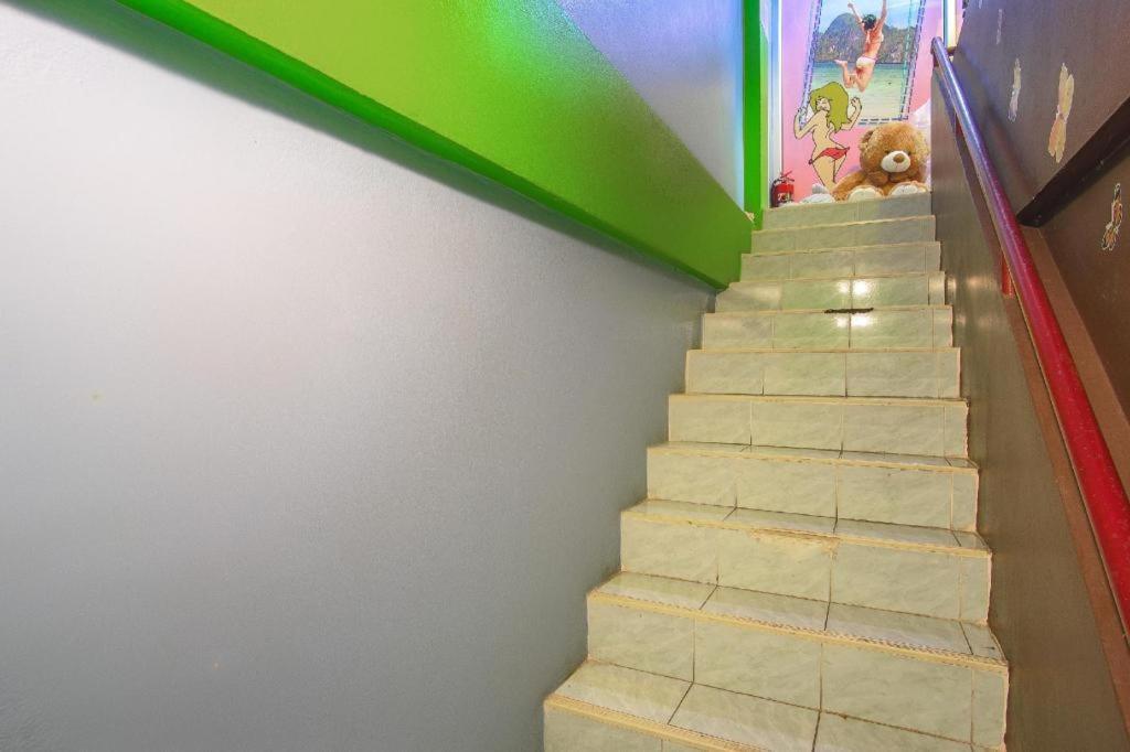 Oyo 586 I Hostel Phuket Luaran gambar