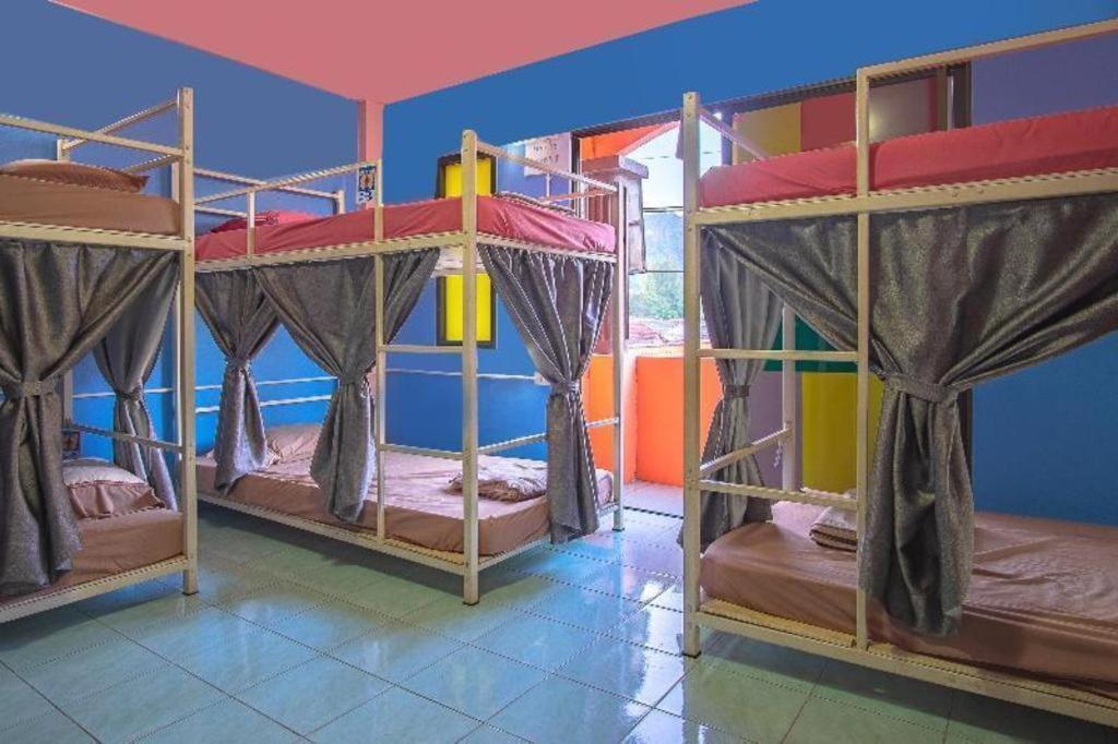 Oyo 586 I Hostel Phuket Luaran gambar