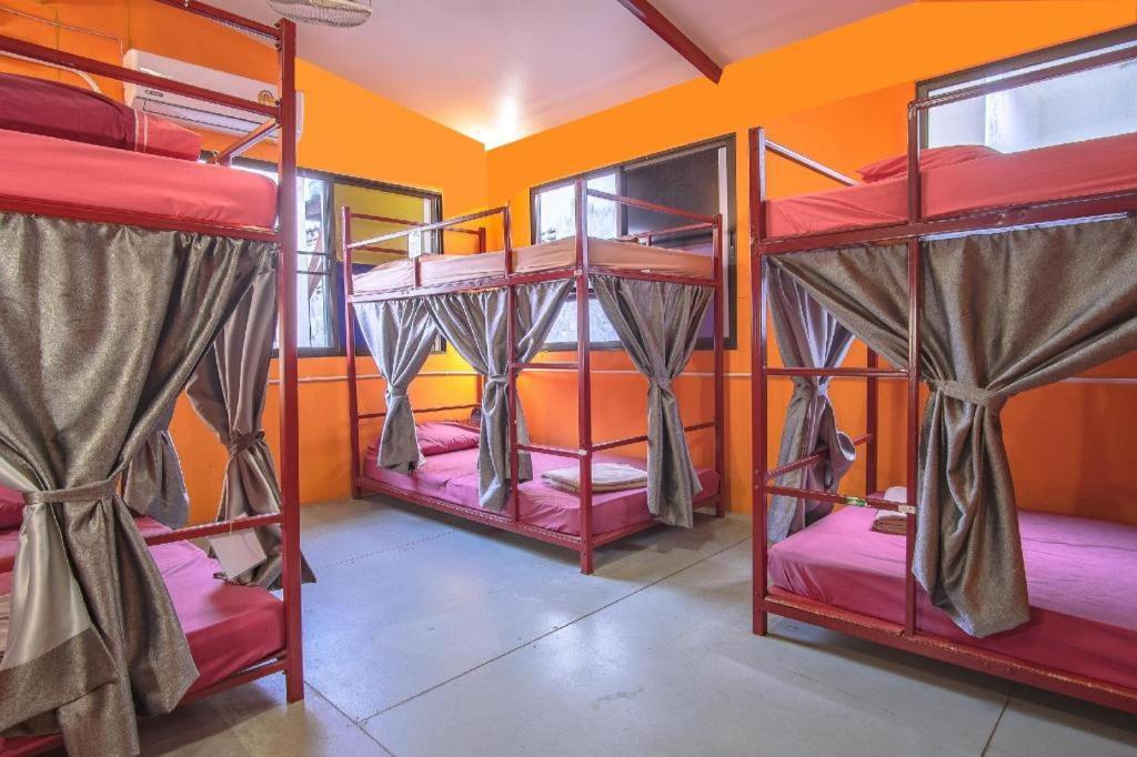 Oyo 586 I Hostel Phuket Luaran gambar