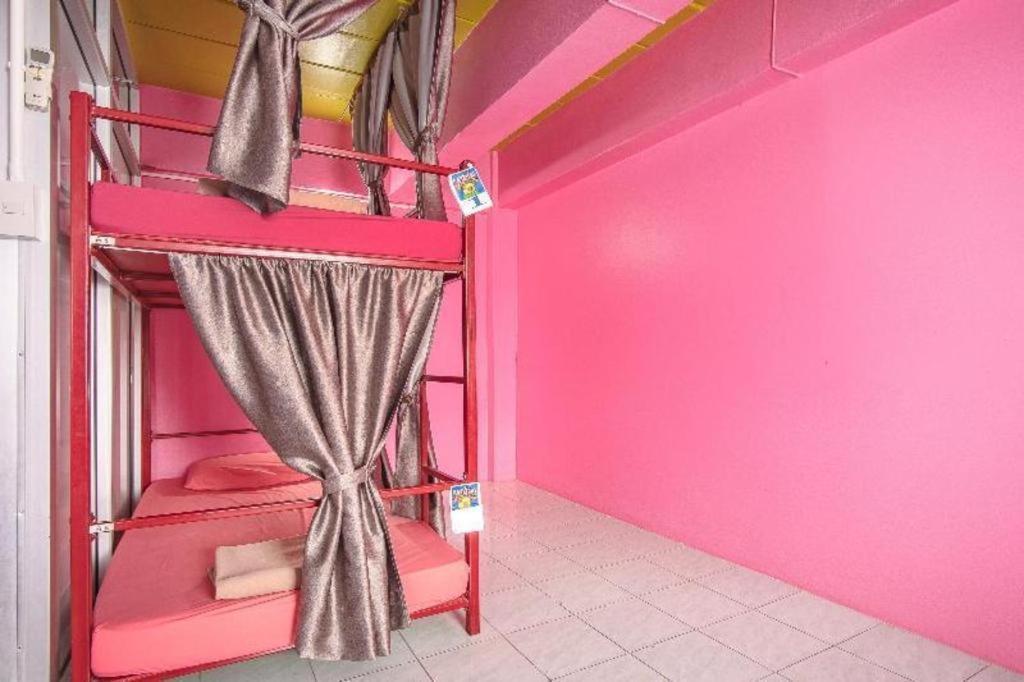 Oyo 586 I Hostel Phuket Luaran gambar