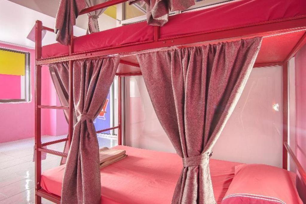 Oyo 586 I Hostel Phuket Luaran gambar