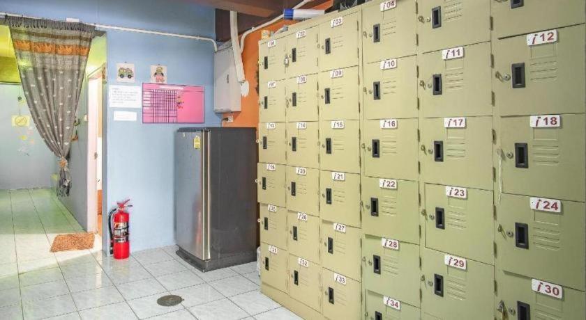 Oyo 586 I Hostel Phuket Luaran gambar