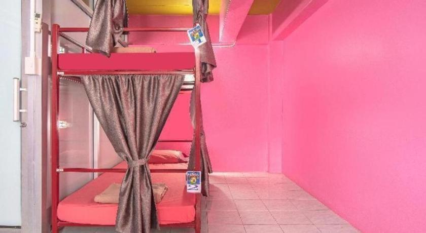 Oyo 586 I Hostel Phuket Luaran gambar