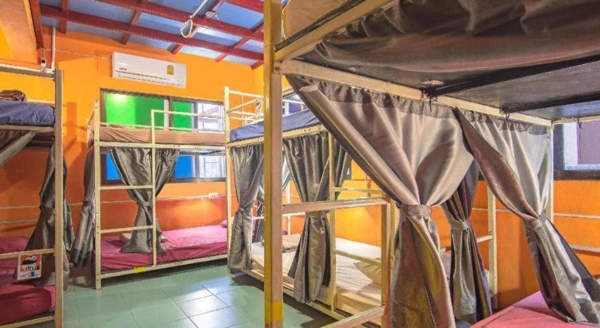 Oyo 586 I Hostel Phuket Luaran gambar