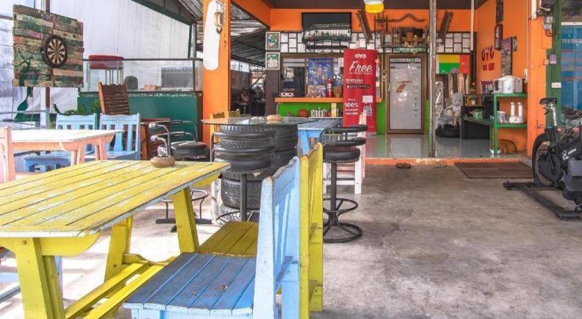 Oyo 586 I Hostel Phuket Luaran gambar