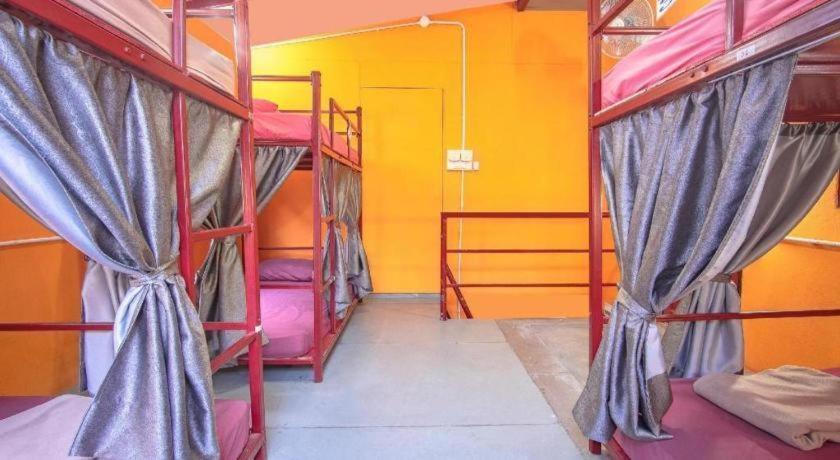 Oyo 586 I Hostel Phuket Luaran gambar