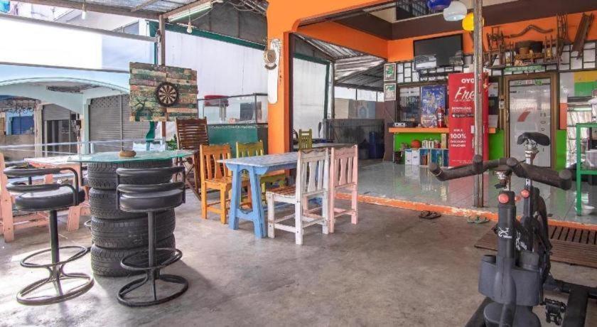 Oyo 586 I Hostel Phuket Luaran gambar