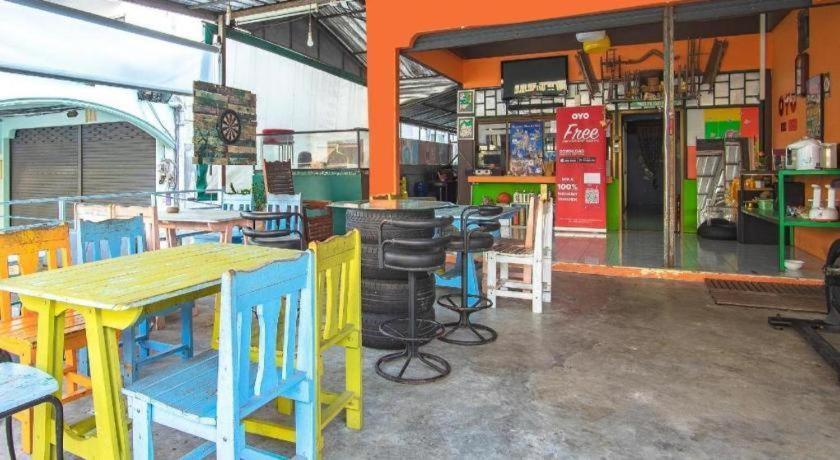 Oyo 586 I Hostel Phuket Luaran gambar
